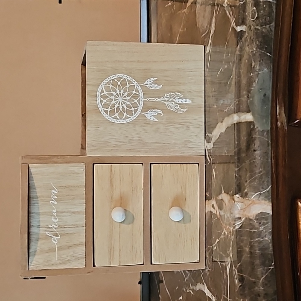 Jewelry box